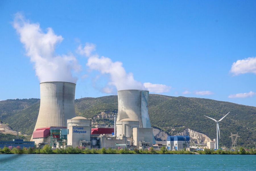 Canicule : EDF annonce des baisses de production nucléaire, vigilance orange sur 16 départements