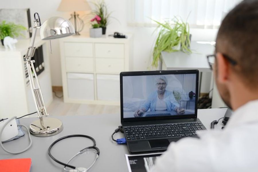 La Télémédecine assistée par IA : Un remède durable aux déserts médicaux français ?