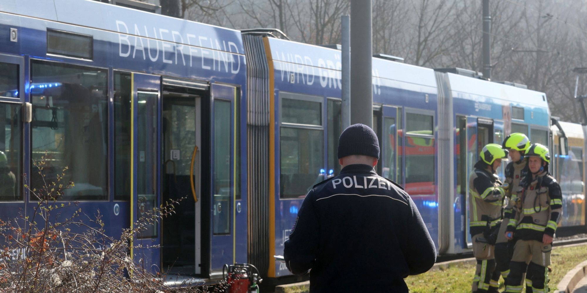 Allemagne : Une femme aspergée d'essence et grièvement brûlée dans un tramway, un acte de violence conjugale qui choque le pays