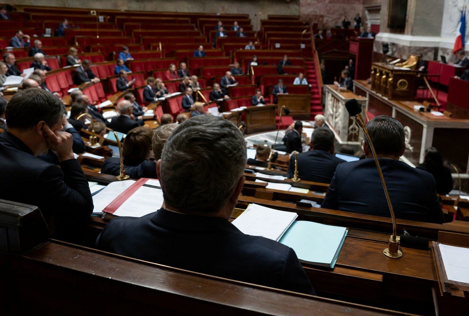 France : Tensions à l'Assemblée nationale autour de la loi de programmation militaire et du budget