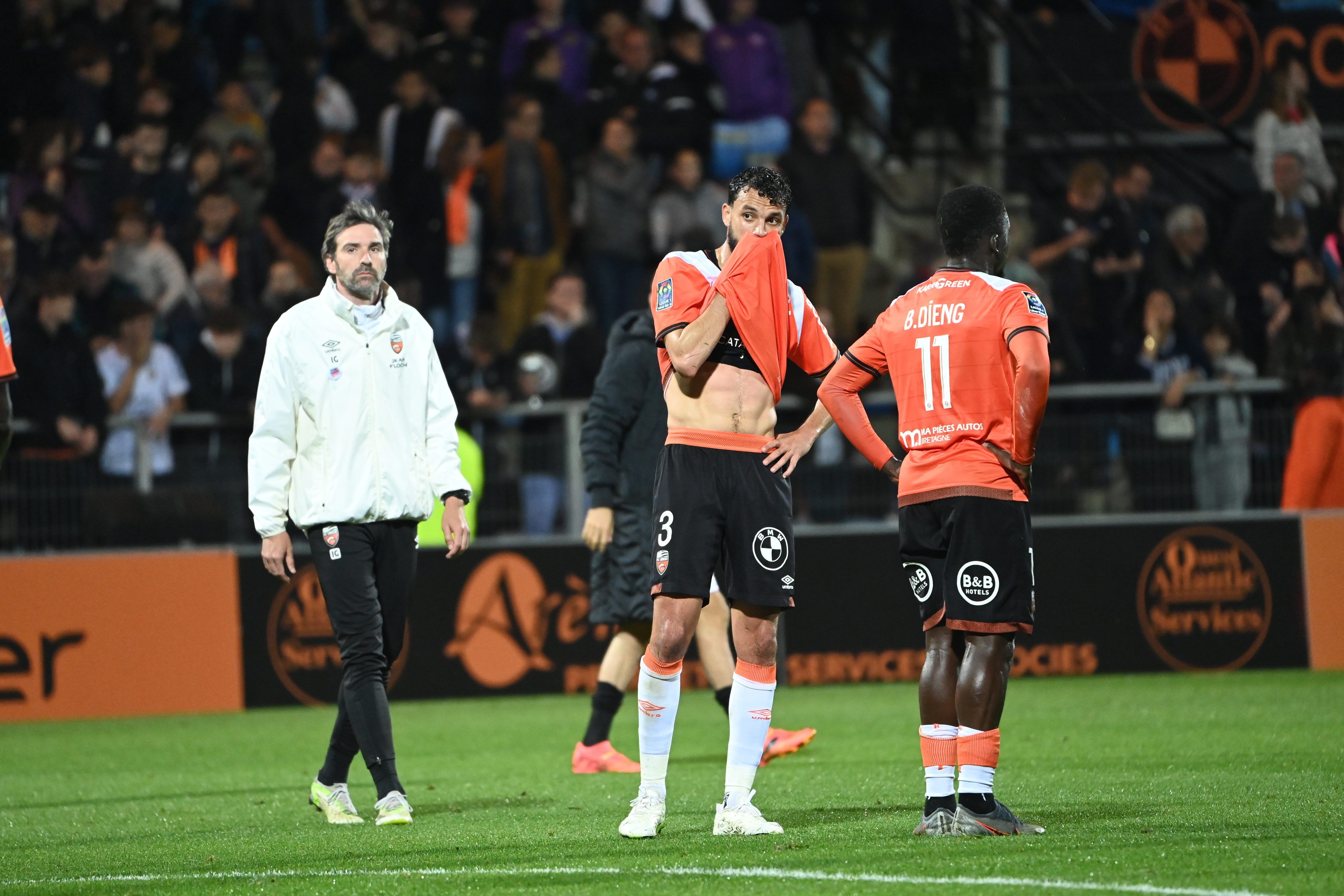 LIGUE 2. Lorient revient en Ligue 1, un an après sa relégation. Comment le club breton a-t-il réussi à remonter si vite ?