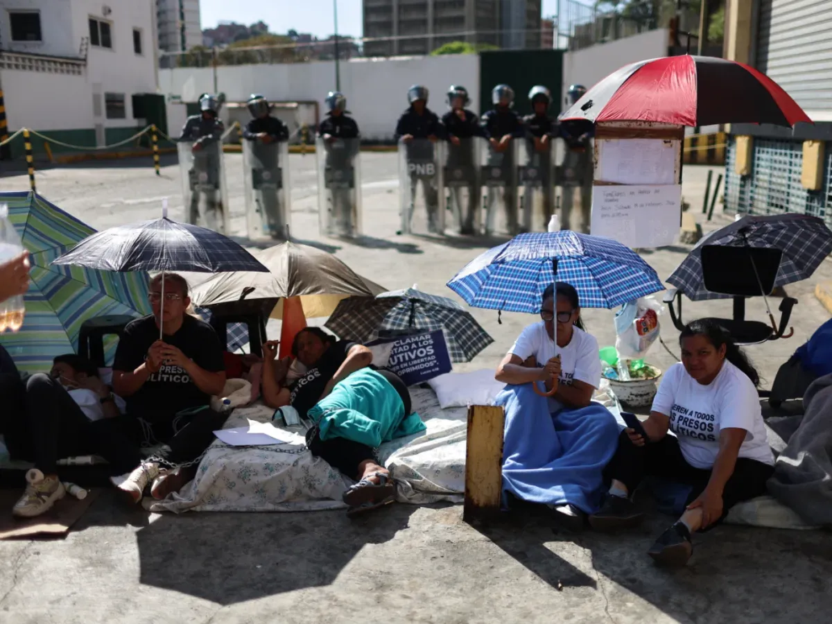 Le Venezuela libère 379 prisonniers politiques : Manœuvre de survie ou véritable printemps de Caracas ?