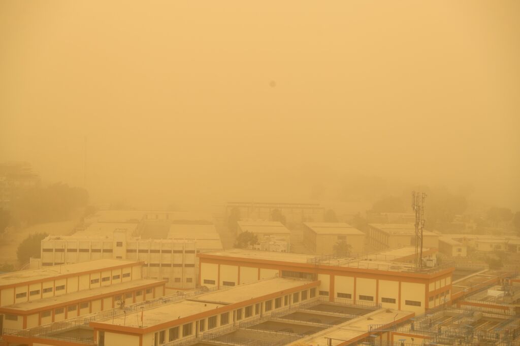 Tempête de sable en Iran - Fermetures d'écoles et impacts sanitaires