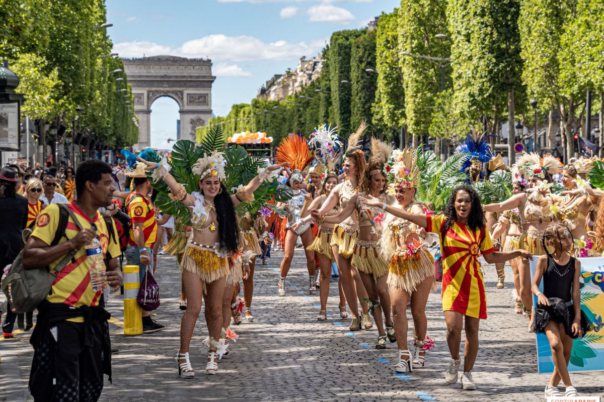 CARNAVAL TROPICAL DE PARIS 2026 : LES CHAMPS-ÉLYSÉES CÉLÈBRENT LA CULTURE OUTRE-MER