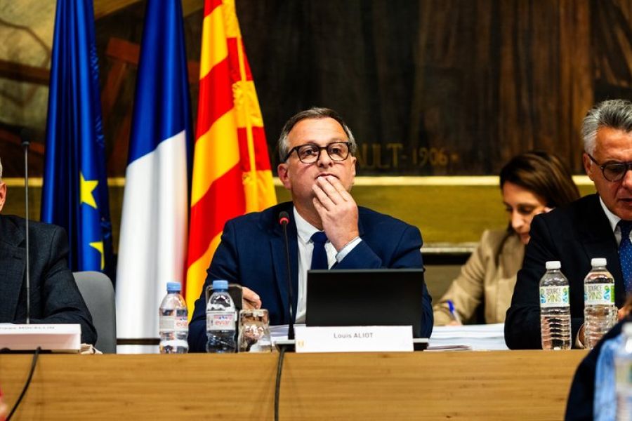 Perpignan : perquisition à la mairie sur fond de marchés publics irréguliers – Quand la transparence politique vacille