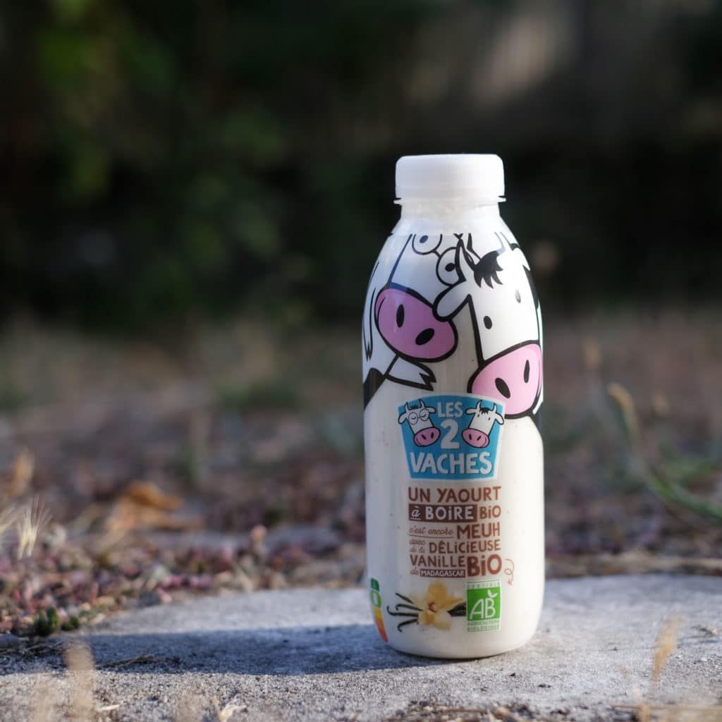 Les yaourts à boire : succès commercial, mais controverses nutritionnelles