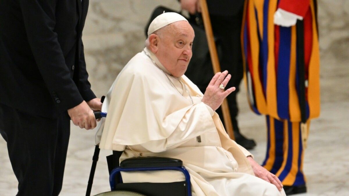 Vatican : le pronostic de santé du pape François n’est plus réservé, les enjeux de succession et le rôle de la transparence