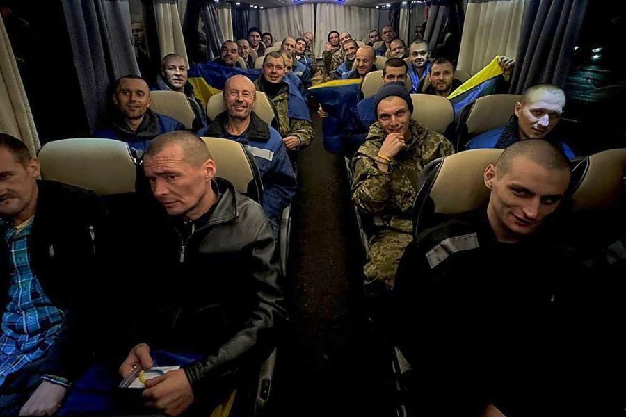 Guerre en Ukraine : échange de 300 soldats prisonniers entre la Russie et l'Ukraine