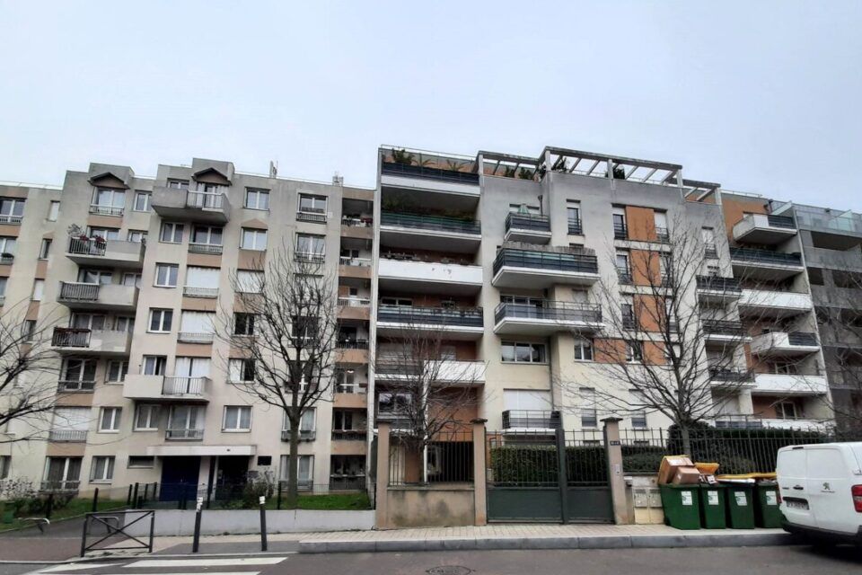 Hauts-de-Seine : une prostituée poignardée à mort dans un appartement, cinq personnes en garde à vue