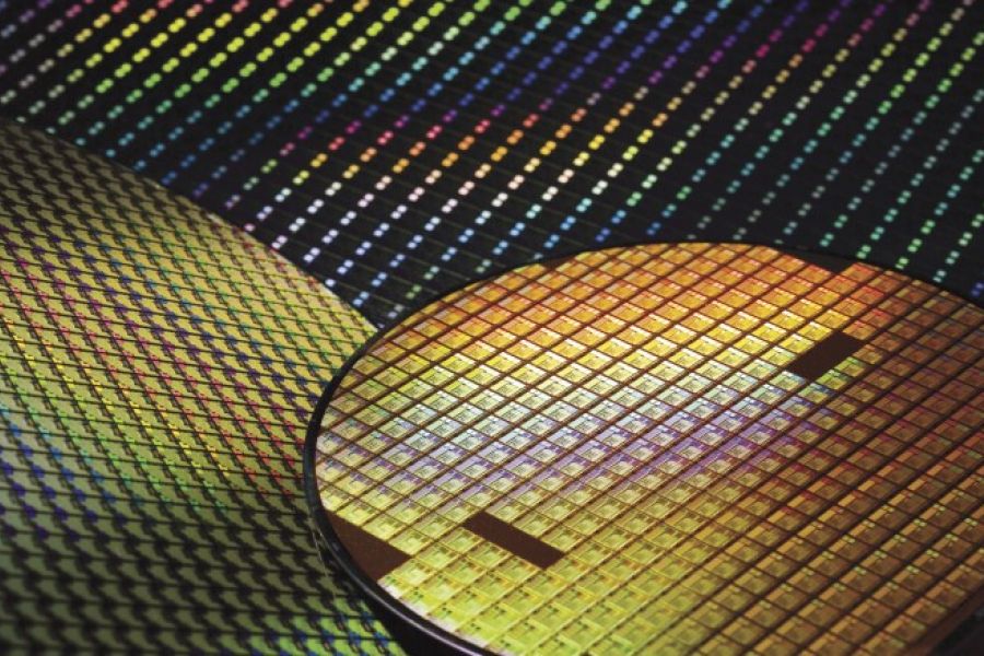 Marché Mondial des Semi-Conducteurs : Analyse de la Confrontation Géo-Économique entre Washington et Pékin pour le Contrôle des Technologies Critiques