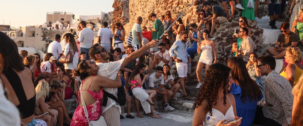 Manque de serveurs en Grèce : une saison touristique record menacée par la pénurie de main-d’œuvre