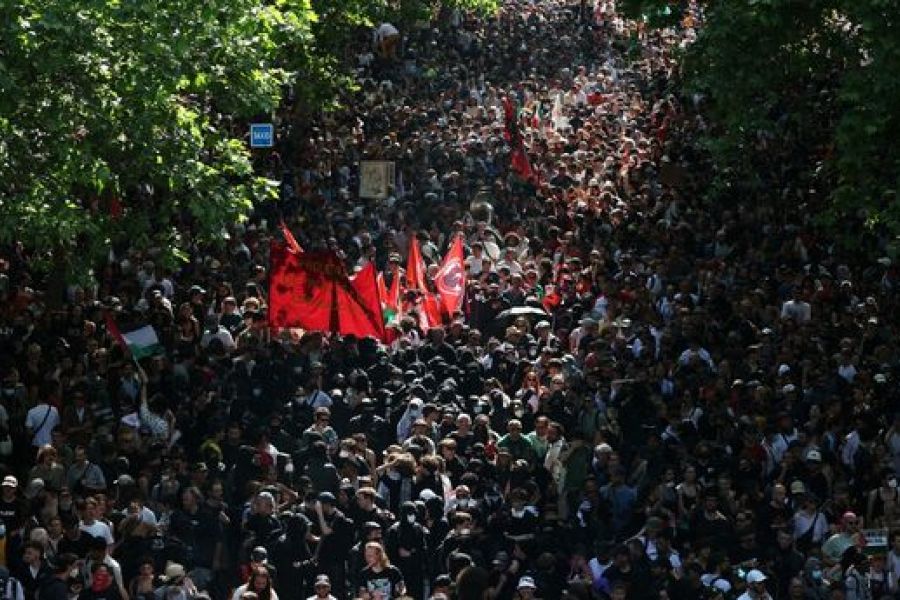 Paris sur le toit de l’Europe, mais la fête dégénère – violences, interpellations et polémique sur la sécurité