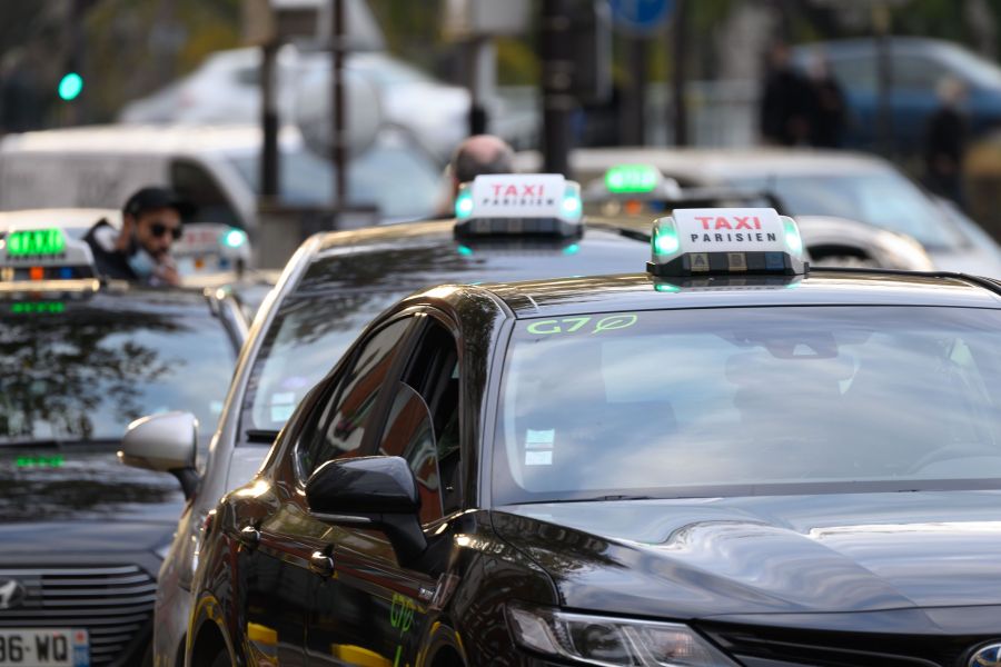 Paris : une jeune touriste britannique violée par un chauffeur de taxi dans le bois de Boulogne - L'enquête ouverte, la sécurité des touristes remise en question