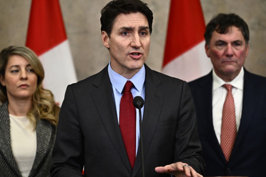 Guerre commerciale : Le Canada réplique aux droits de douane américains en imposant des taxes sur près de 30 milliards de dollars d'importations