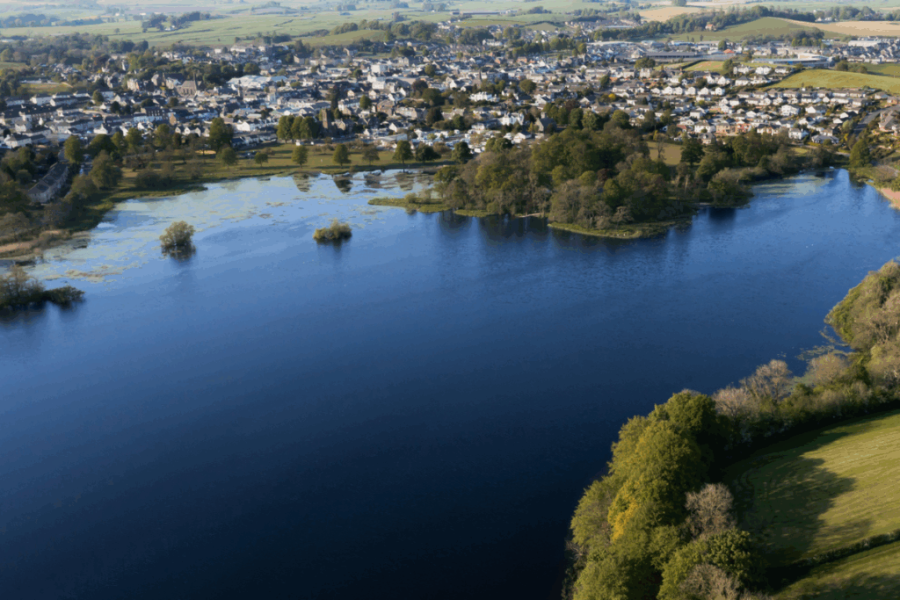 L’eau, nouvel enjeu stratégique en Europe : sécheresses, polluants éternels et conflits d’usage