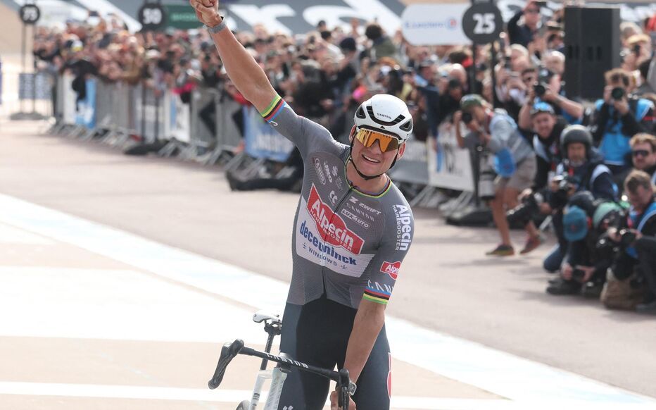 Paris-Roubaix : Van der Poel triomphe malgré une chute spectaculaire – Le champion néerlandais dompte l'Enfer du Nord avec panache
