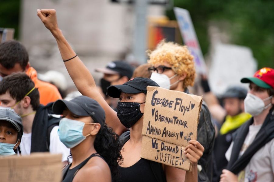 Lutte contre le racisme institutionnel en France : Initiatives et mouvements récents pour plus d'égalité