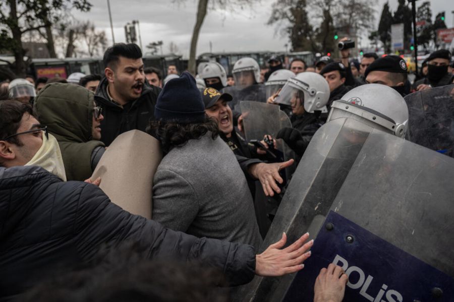 Turquie en Ébullition : Nouvelles Manifestations Massives à Istanbul et Ankara.