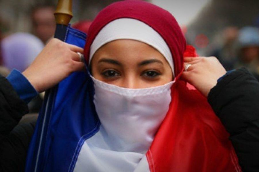 La place de la religion dans la République : débat sur l’interdiction du voile avant 15 ans, entre laïcité et liberté individuelle