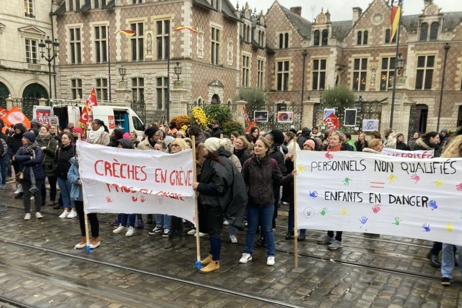 Crise des collectivités territoriales - Manifestations contre les coupes budgétaires