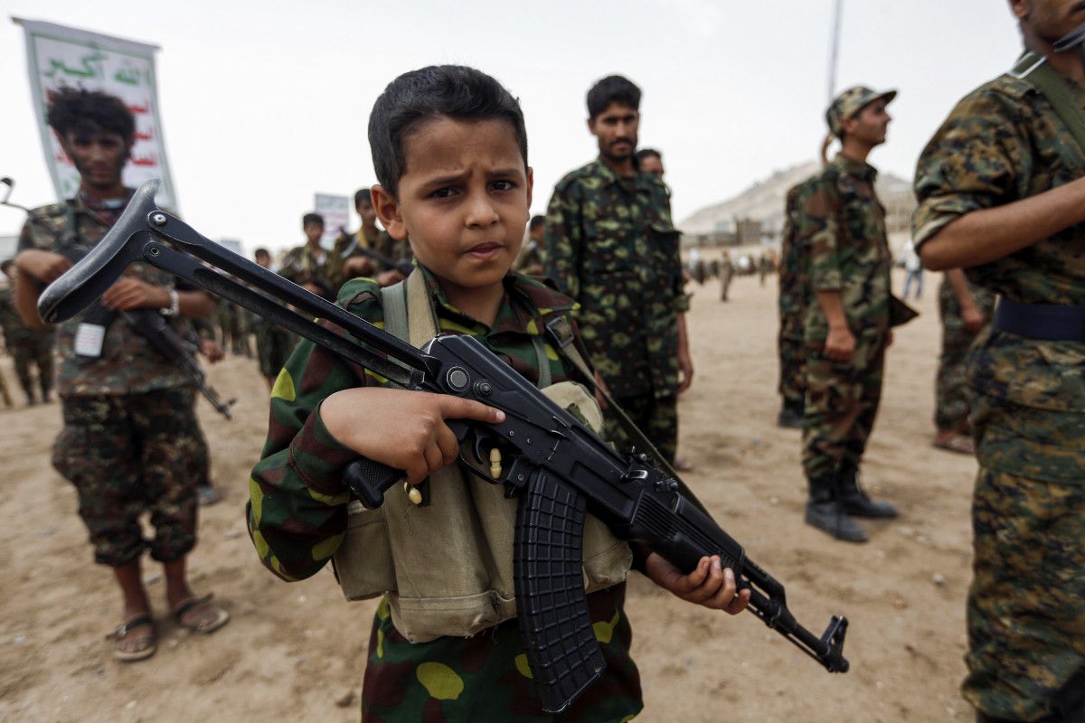 Yémen : frappes américaines contre des dépôts d'armes Houthis, escalade des tensions