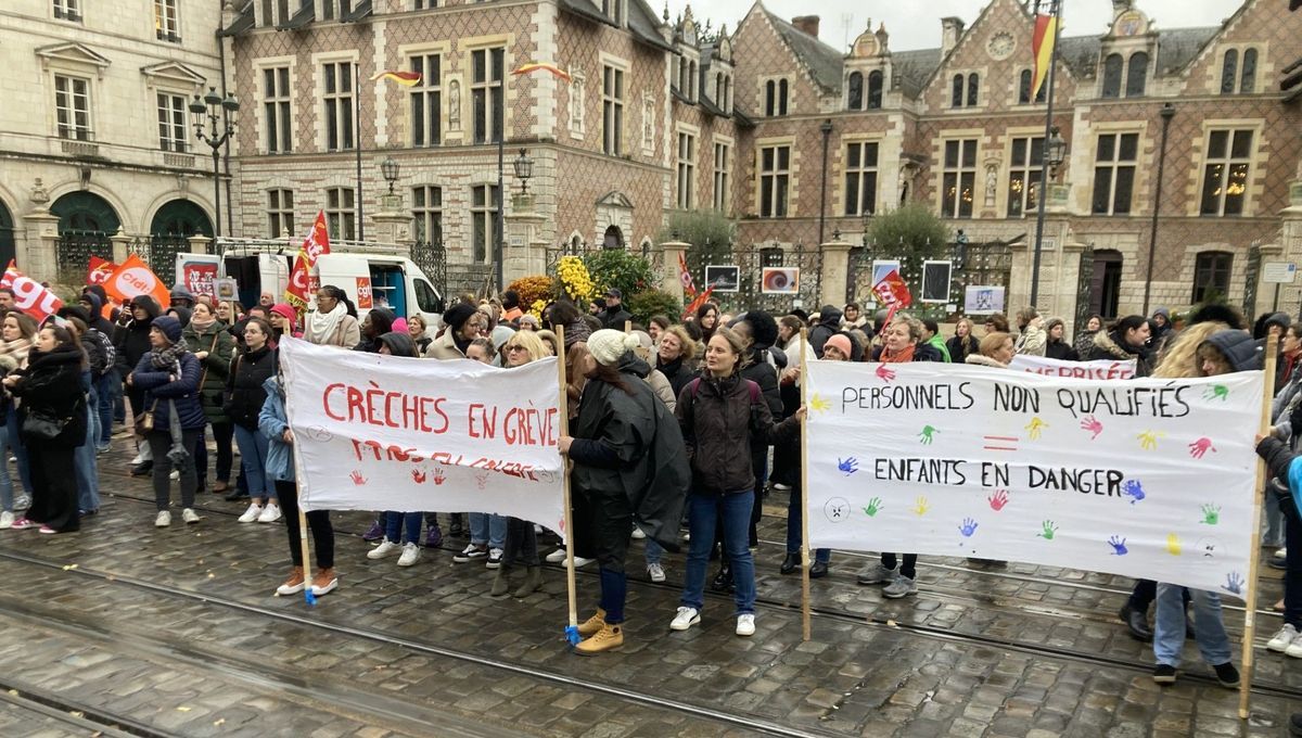 Crise des collectivités territoriales - Manifestations contre les coupes budgétaires