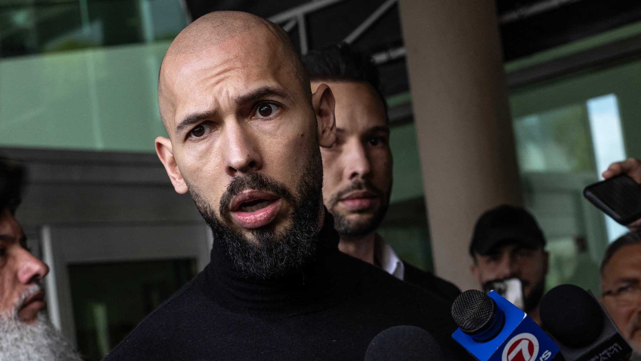 Andrew Tate inculpé pour viol et trafic d’êtres humains au Royaume-Uni