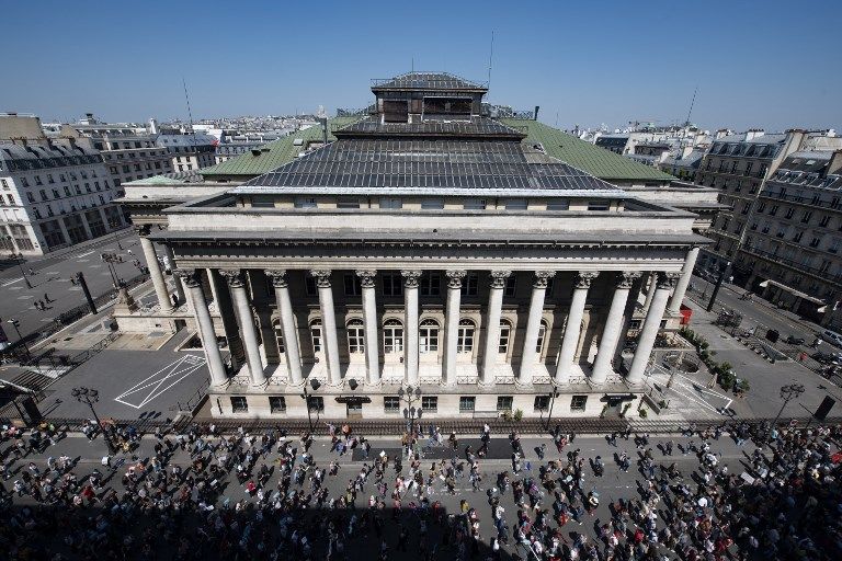 Marchés Financiers et Bourse de Paris : Le CAC 40 Freiné par des Résultats d'Entreprises en Demi-Teinte
