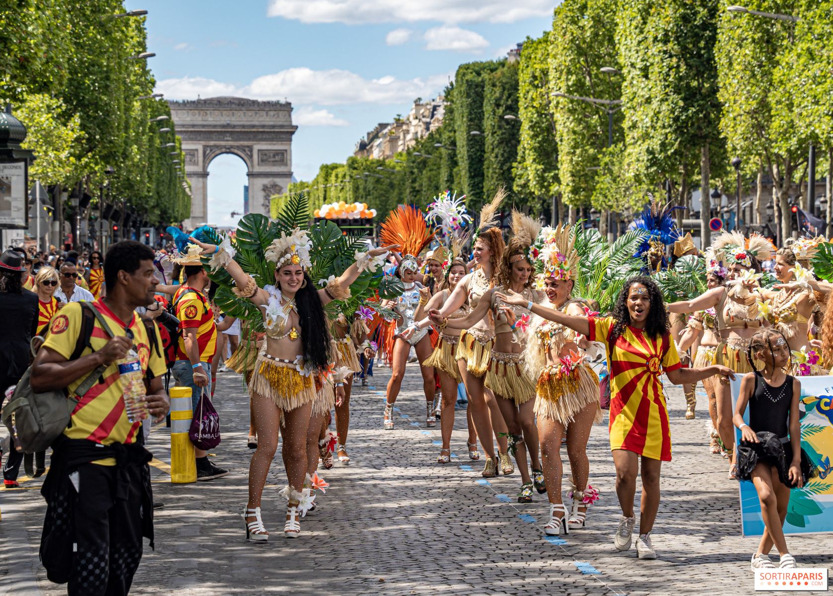 CARNAVAL TROPICAL DE PARIS 2026 : LES CHAMPS-ÉLYSÉES CÉLÈBRENT LA CULTURE OUTRE-MER