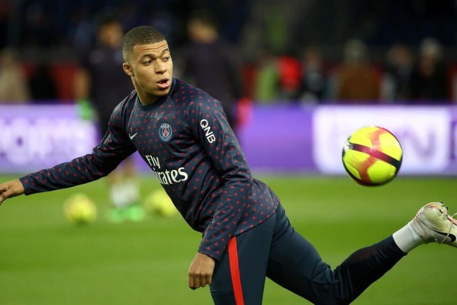 Le compte twitter de kylian mbappé piraté, fausse annonce de transfert