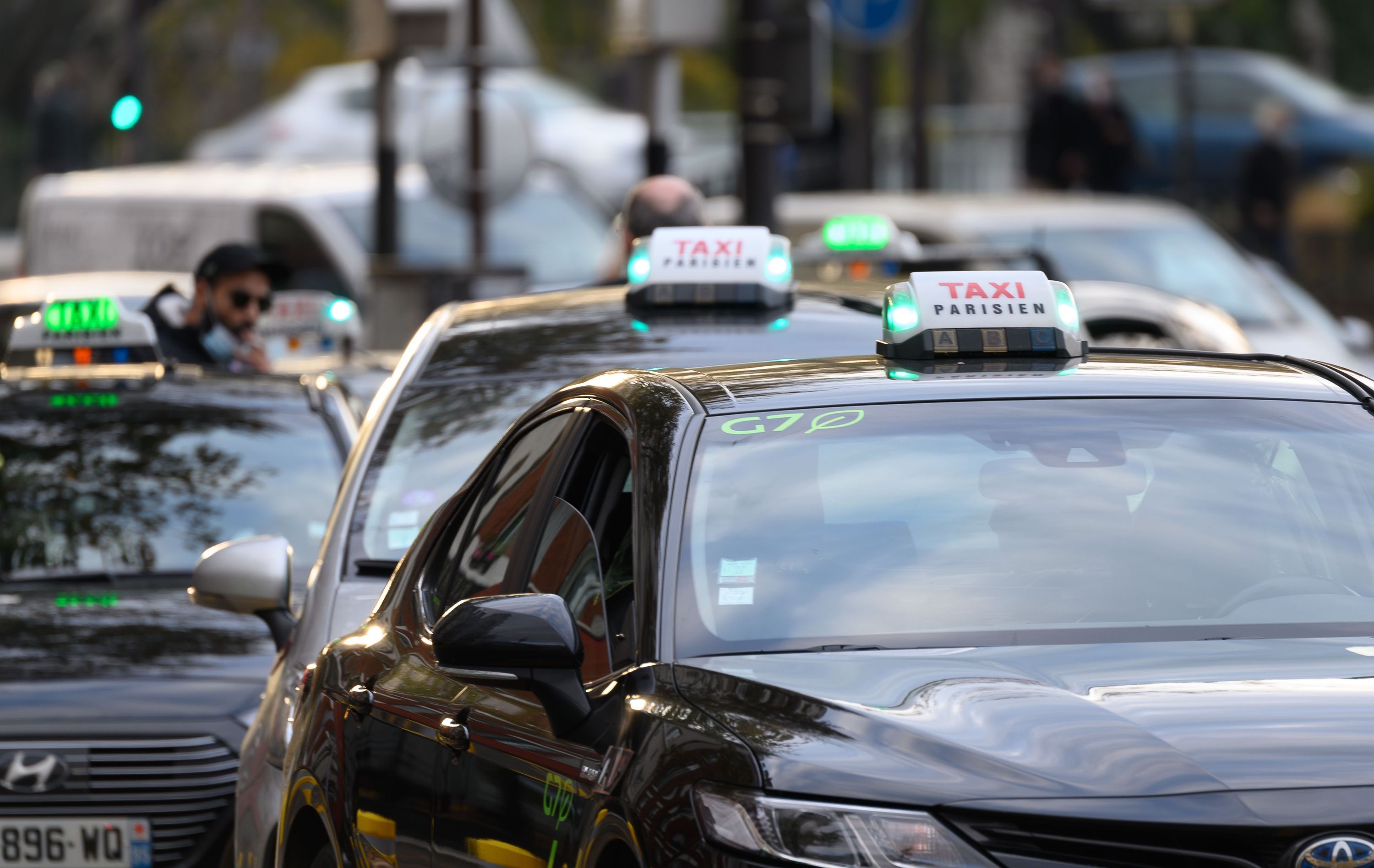 Paris : une jeune touriste britannique violée par un chauffeur de taxi dans le bois de Boulogne - L'enquête ouverte, la sécurité des touristes remise en question