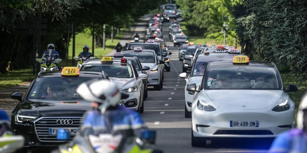 Grève des taxis à Biarritz et Pau : opération escargot et blocages, la colère persiste