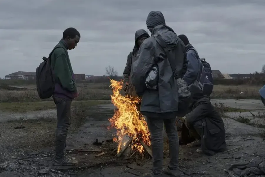 Photographie Contemporaine : L'Exposition « Luc Delahaye – Le Bruit du Monde » au Jeu de Paume – Témoignage Artistique des Conflits Modernes.