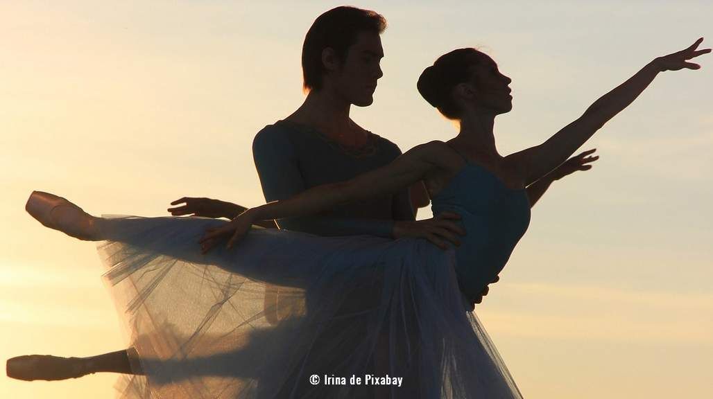 Le ballet national de Bordeaux danse en plein air pour la Journée internationale de la danse