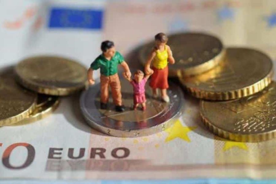 Le Revenu Universel Face à la Stagnation : Utopie ou Nécessité Économique pour Amortir l'Automatisation ?