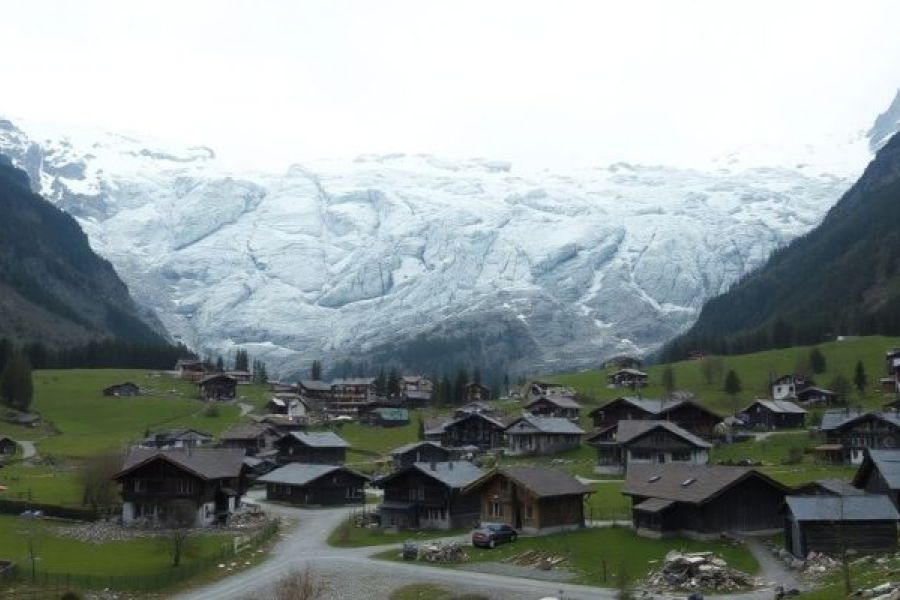 Un village dévasté par l’éboulement d’un glacier, la montagne sous la menace du réchauffement