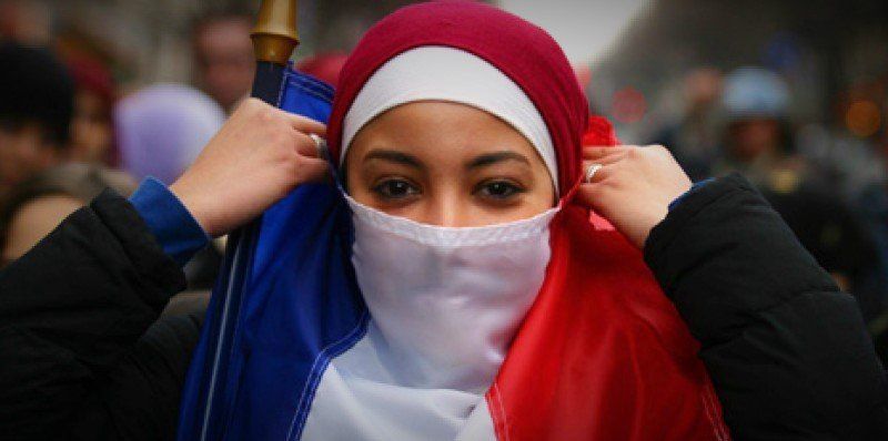 La place de la religion dans la République : débat sur l’interdiction du voile avant 15 ans, entre laïcité et liberté individuelle