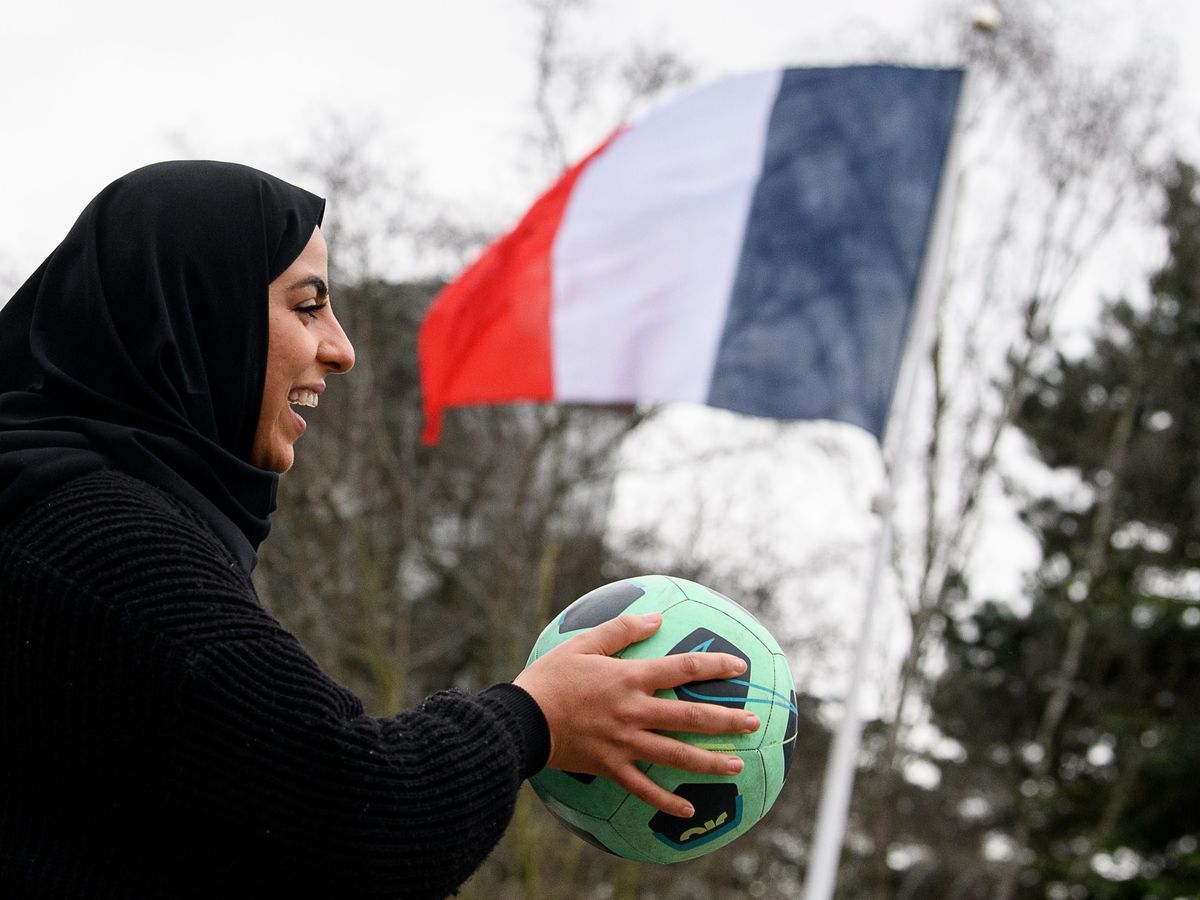 OMONDO SOCIÉTÉ - Le débat sur le hijab dans le sport relance la question de la laïcité en France