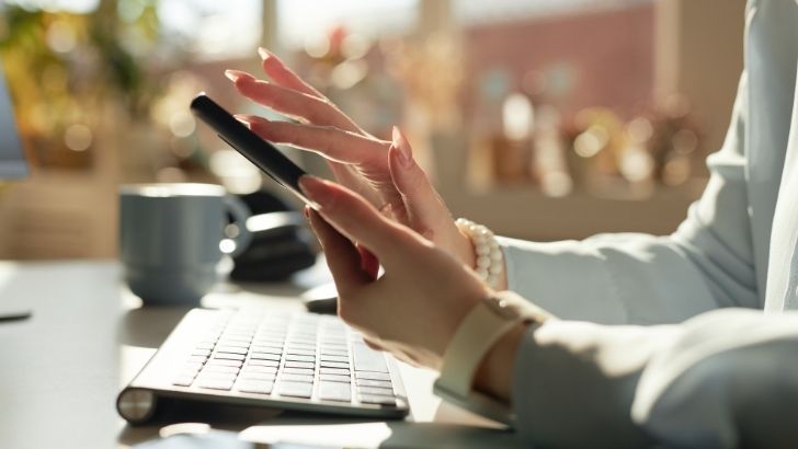 Médias d'Opinion vs Journalisme d'Éthique : La Frontière de Verre en 2026