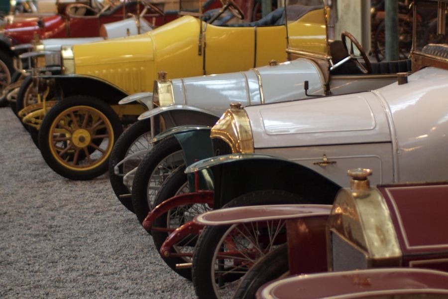 Le musée de l'automobile de Mulhouse entendre imaginer la voiture après la fin du thermique