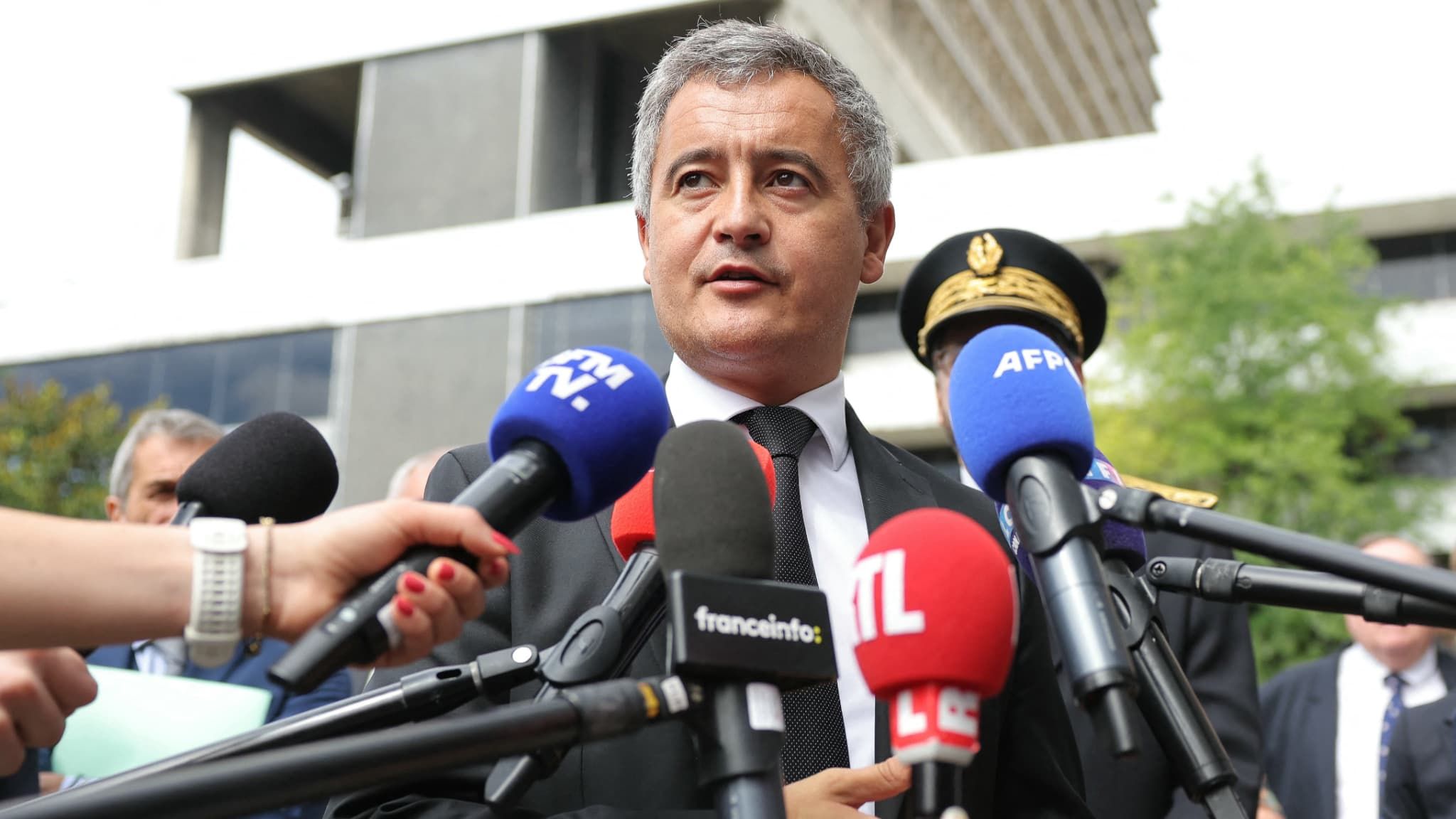 À Nanterre, une avocate refuse de serrer la main à Gérald Darmanin pour protester contre la réforme pénale