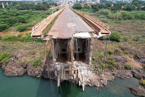 Effondrement d’un pont au Brésil : de nouveaux corps retrouvés, un risque de pollution limité