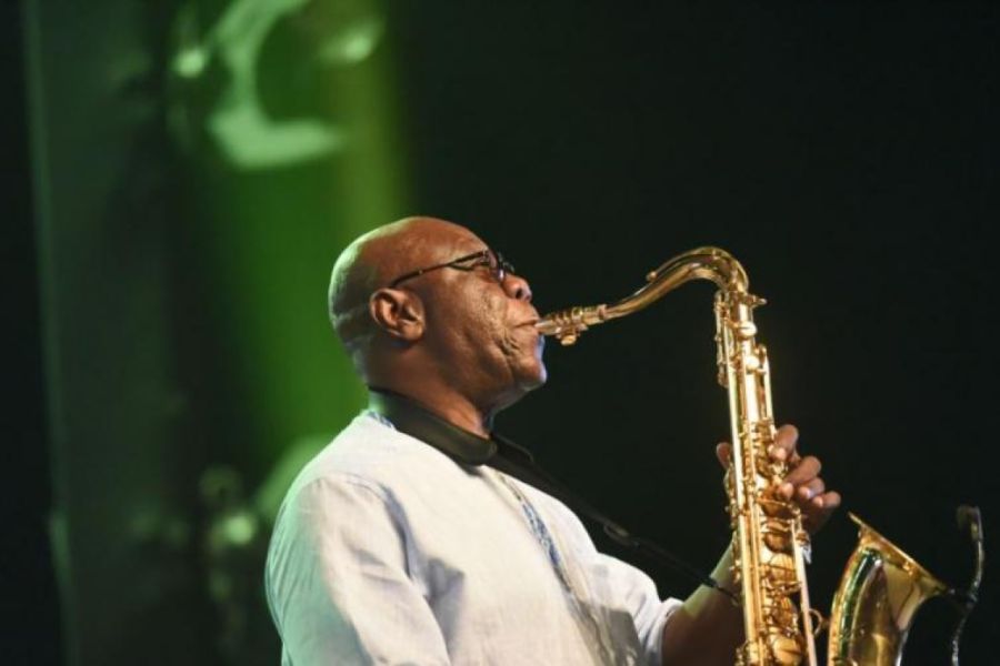 Les enchanteurs du Makossa: d'Ekambi Brillant à Manu Dibango, une anthologie de la musique camerounaise (suite 2)