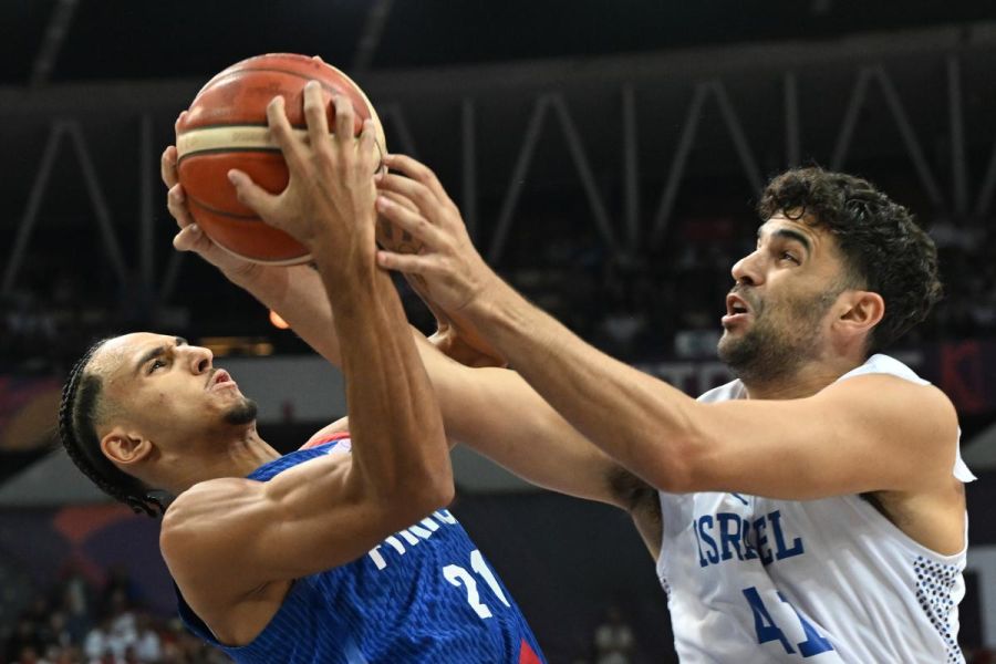 EuroBasket : Yabusele brille lors de la victoire des Bleus contre la Pologne, qualification confirmée pour les huitièmes