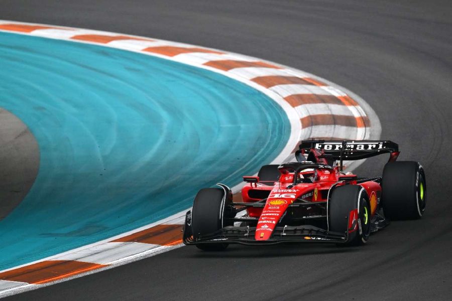 Formule 1 : Ferrari et Lewis Hamilton en quête d’un miracle à Imola – Entre pression populaire et défi technique