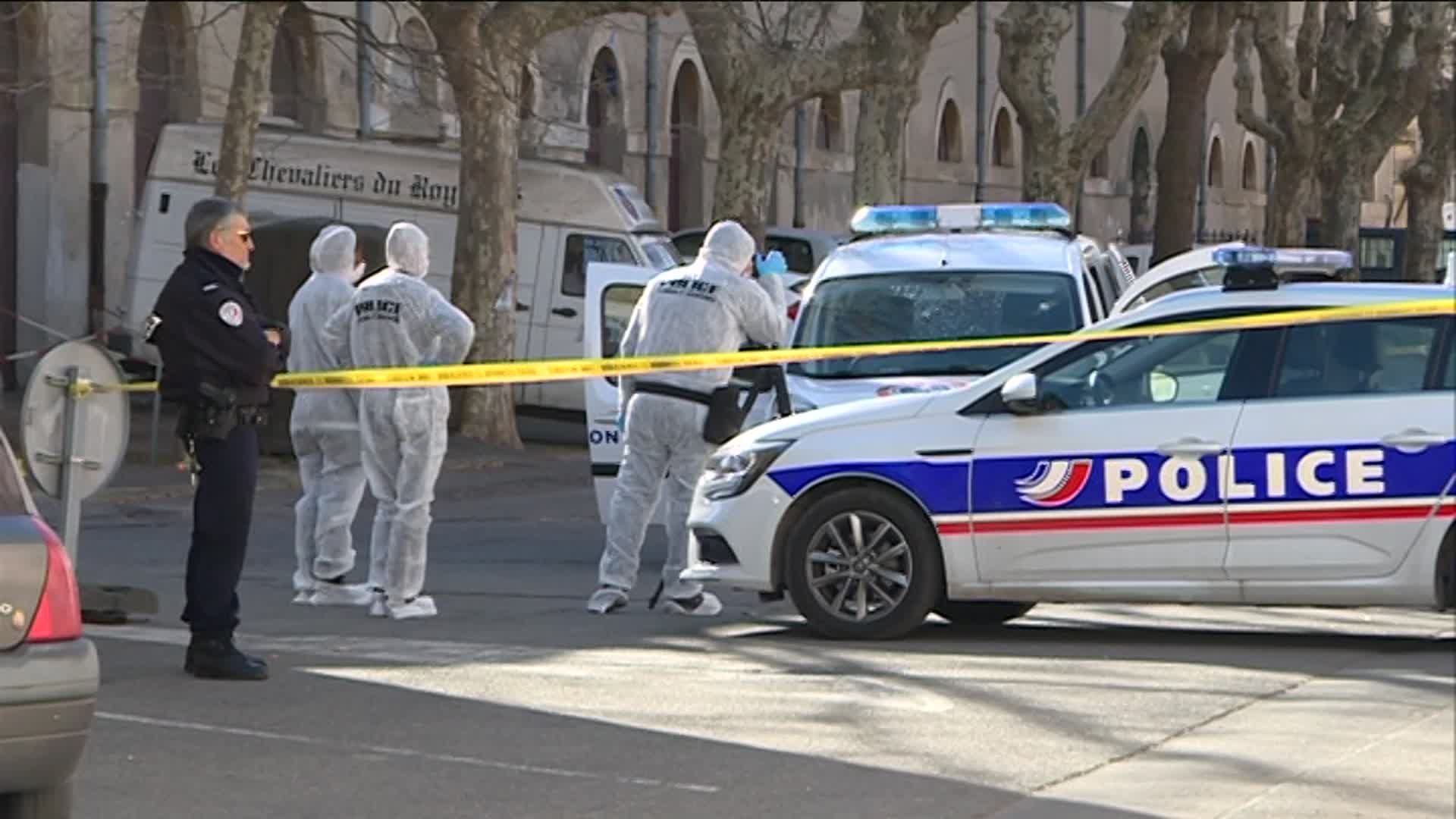 Trois hommes jugés pour tentative de meurtre sur un policier