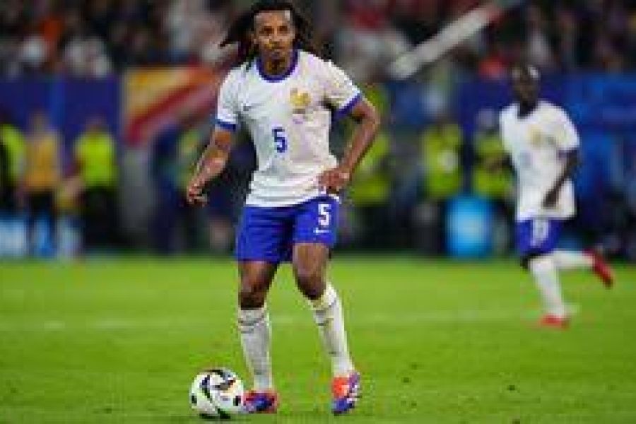 Jules Koundé Tire la Sonnette d'Alarme : "Le Football Court à sa Perte"