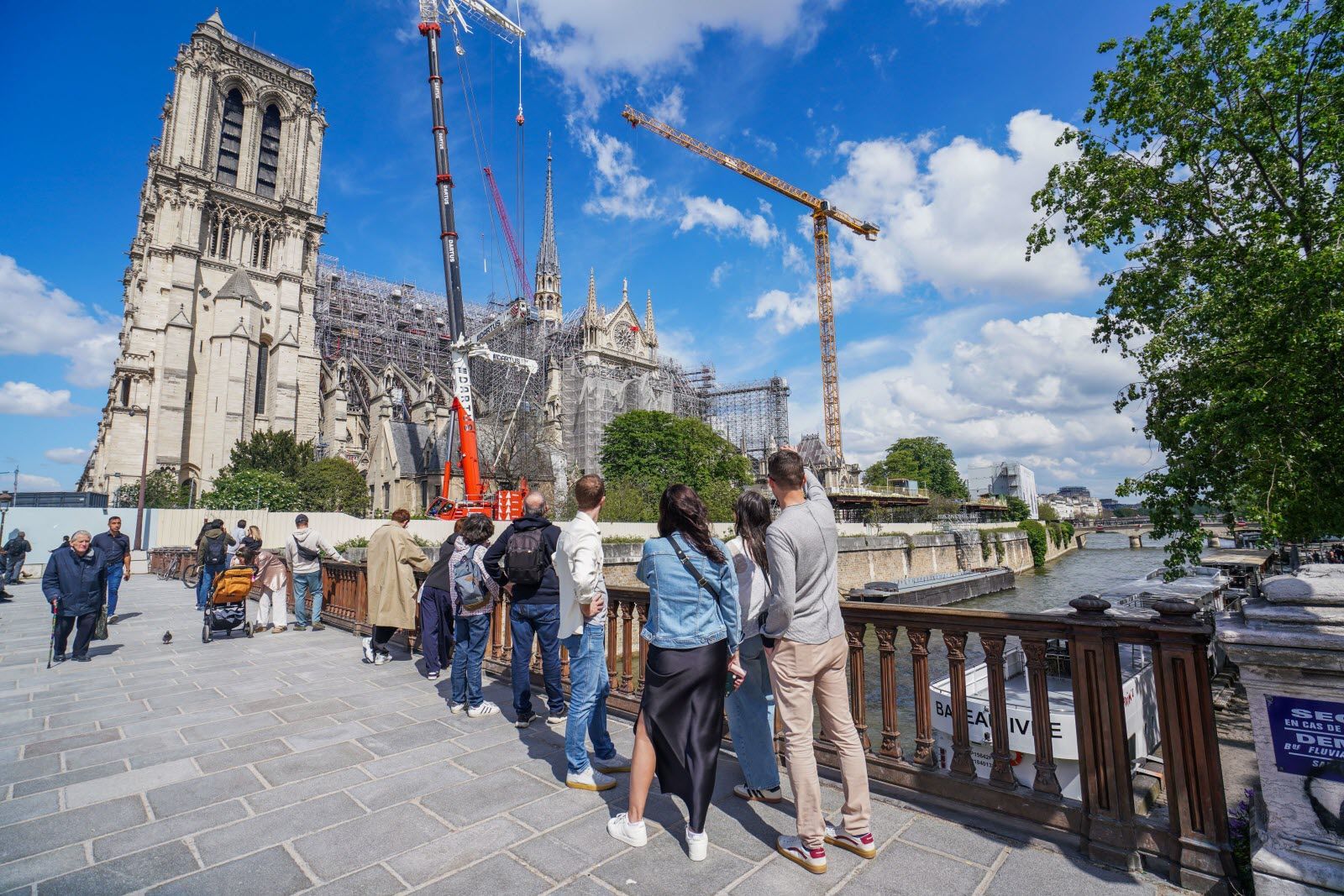 OMONDO CULTURE - Débat sur le patrimoine français : Faut-il faire payer l'entrée de Notre-Dame de Paris ?