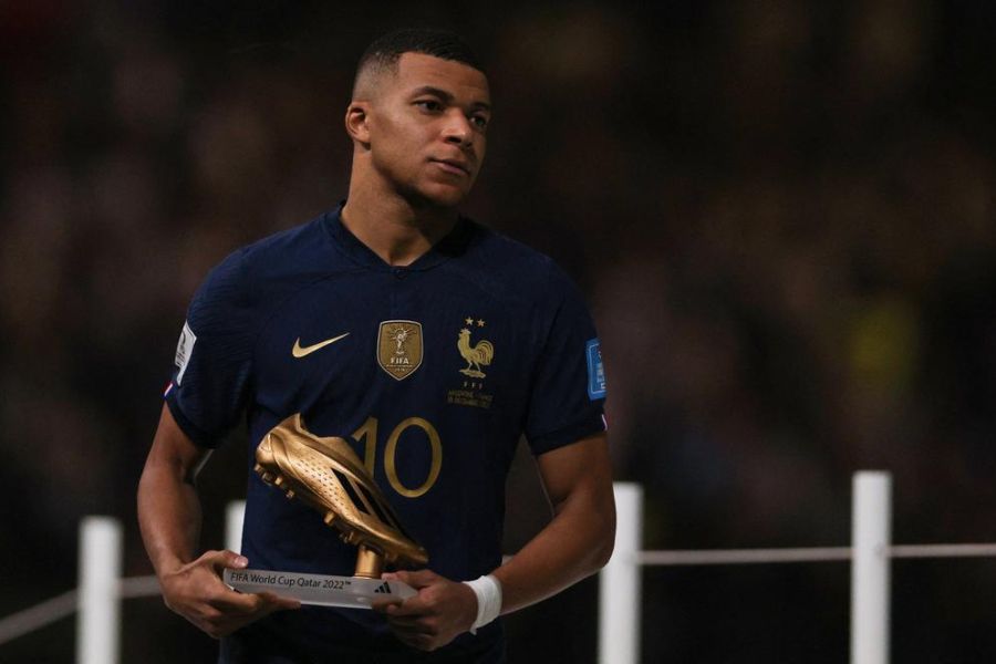 Deschamps défend ses joueurs après les sifflets et loue un Mbappé “hors norme”