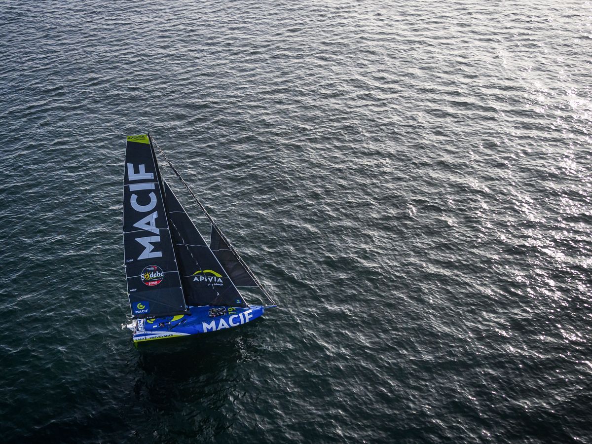 Vendée Globe : Charlie Dalin accentue son avance dans l'Océan Indien, une course stratégique se dessine